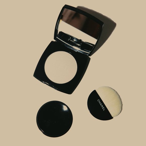 CHANEL Other - CHANEL 40 WHITE OPAL HIGHLIGHTER